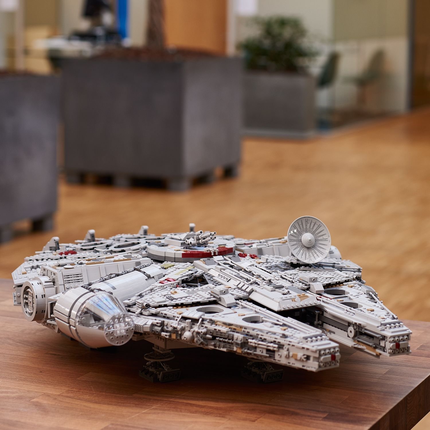 LEGO Star Wars UCS Millennium Falcon Building Set 75192 - Image 2