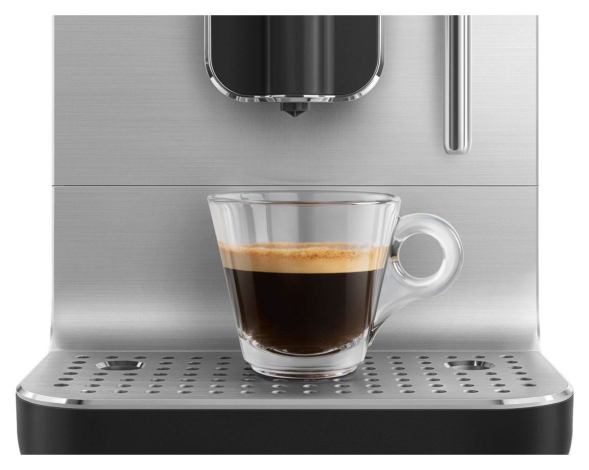 Smeg BCC12BLMUK Bean to Cup Coffee Machine - Image 3
