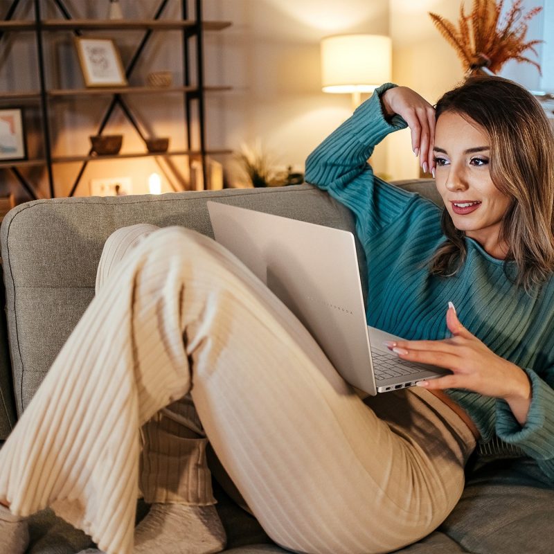 ASUS Vivobook 14in R7 16GB 1TB — 14" IPS, AMD Ryzen 7 AMD HAWK POINT R7 processor., Radeon AMD Radeon Graphics graphics